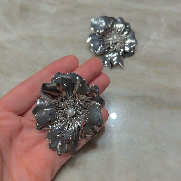 bohemian flower stud earrings A373 - Picture 3 of 3